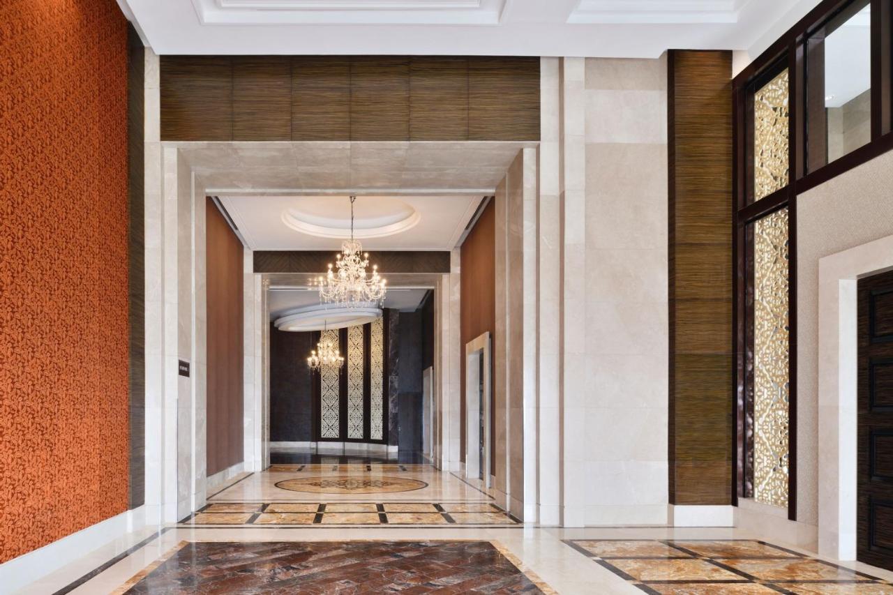 เดอะ เซนต์ เรจิส มุมไบ Hotel ภายนอก รูปภาพ The lobby of the Ritz-Carlton, DIFC