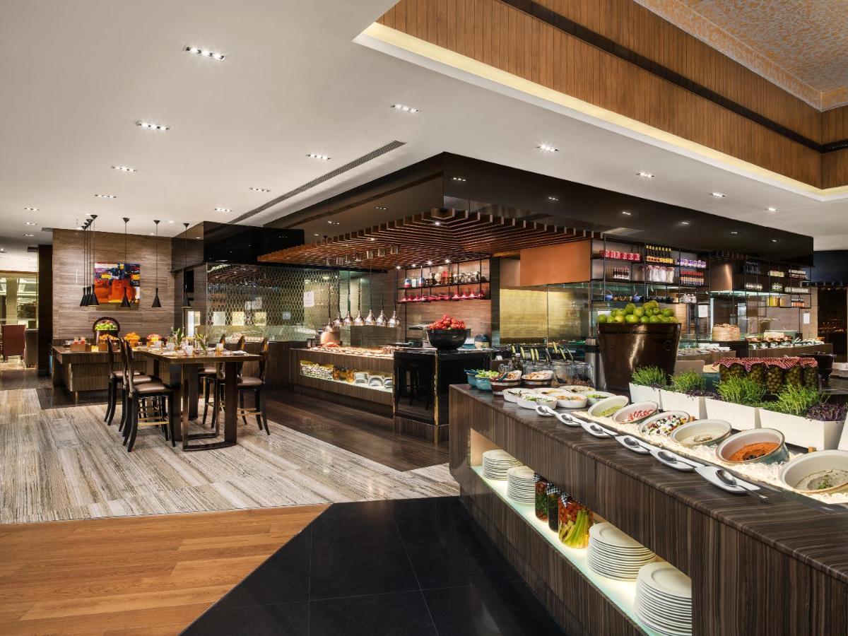 เดอะ เซนต์ เรจิส มุมไบ Hotel ภายนอก รูปภาพ The buffet at The Mira