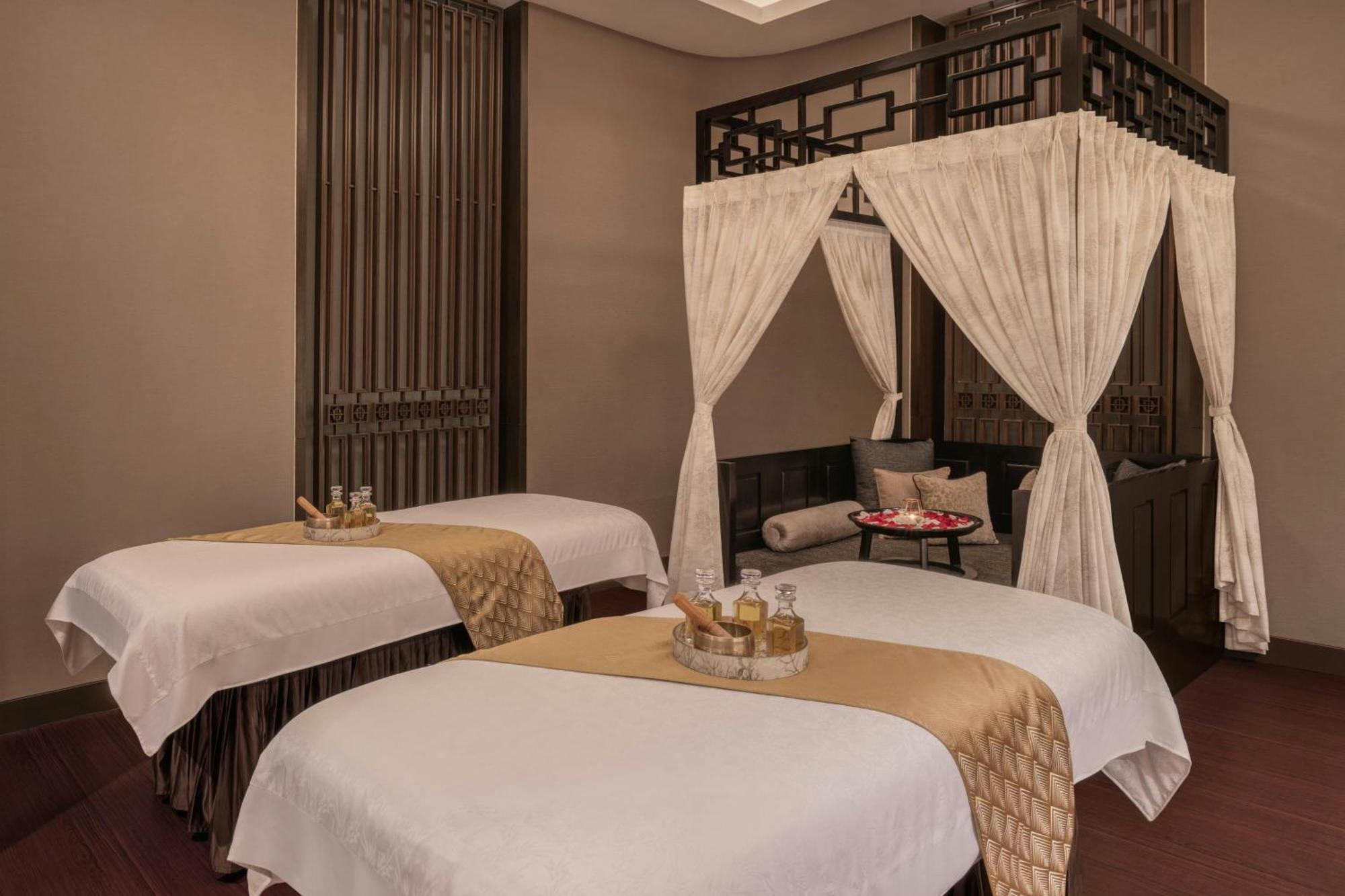 เดอะ เซนต์ เรจิส มุมไบ Hotel ภายนอก รูปภาพ A spa treatment room at the Royal Spa