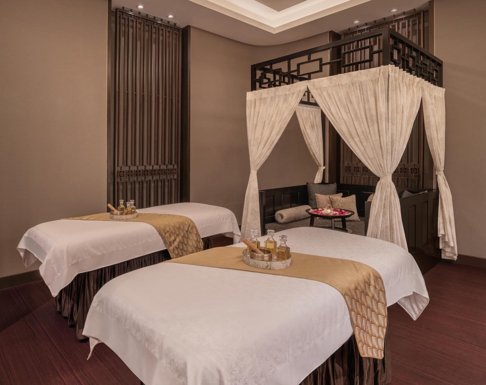เดอะ เซนต์ เรจิส มุมไบ Hotel ภายนอก รูปภาพ A spa treatment room at the Royal Spa