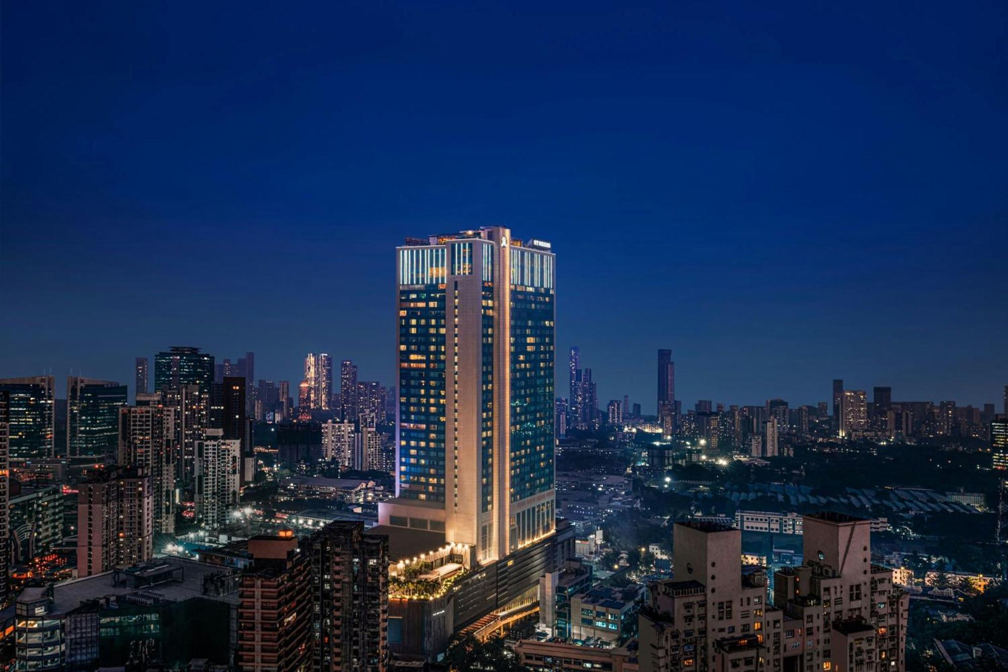 เดอะ เซนต์ เรจิส มุมไบ Hotel ภายนอก รูปภาพ The hotel at night